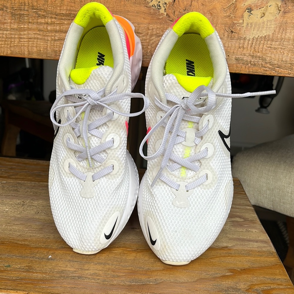 Women’s size 7.5 Nike Renew sneaker